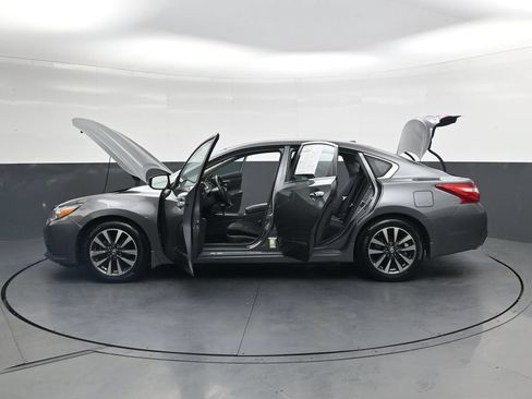 Used 2017 Nissan Altima 2.5 SV w/ Convenience Package FWD image 51