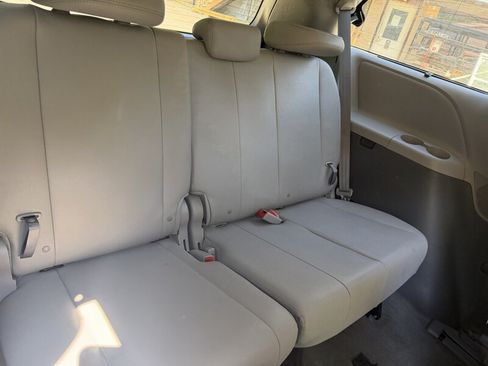 Used 2015 Toyota Sienna XLE Premium AWD/4WD image 24