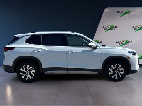 Certified 2025 Volkswagen Tiguan S image 10