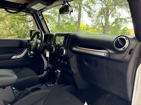Used 2018 Jeep Wrangler Unlimited Sahara AWD/4WD image 22