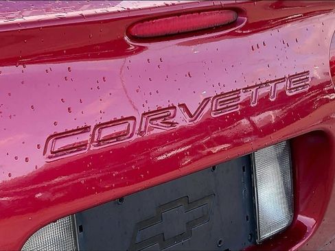 Used 2004 Chevrolet Corvette Coupe w/ Preferred Equipment Group RWD image 9