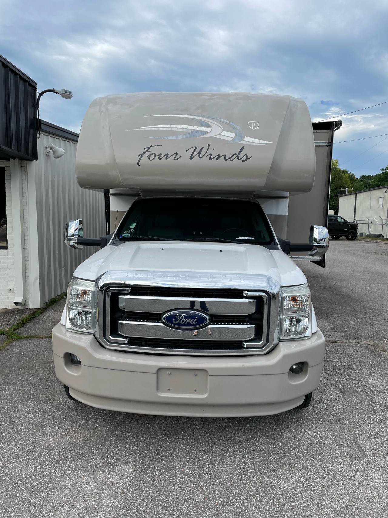 Used 2014 Ford F550 2WD Regular Cab Super Duty image 3