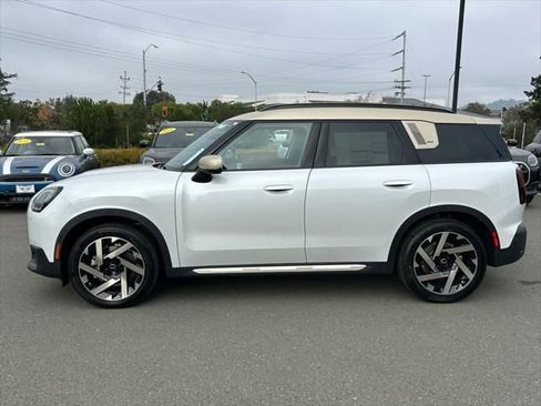 New 2025 MINI Cooper Countryman SE w/ Comfort Package Max image 2