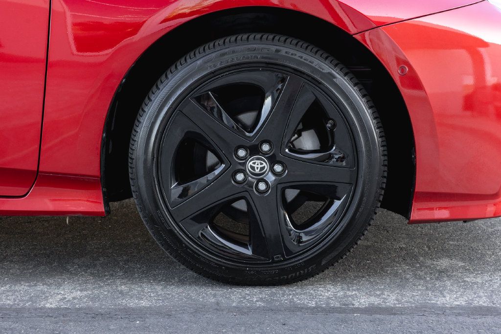 Used 2018 Toyota Prius Three Touring FWD image 4