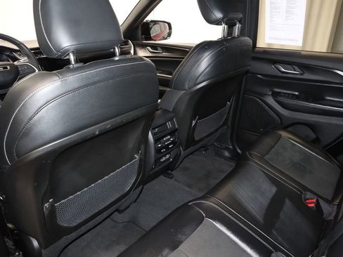 Used 2023 Jeep Grand Cherokee Altitude image 21