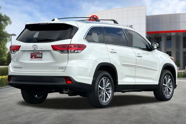 Certified 2019 Toyota Highlander XLE FWD image 5