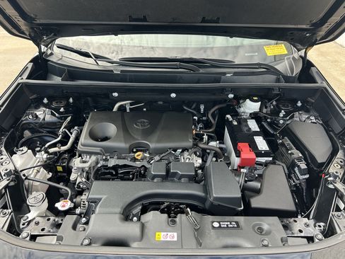 Used 2025 Toyota RAV4 XLE FWD image 12