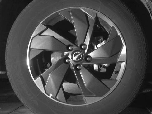 Used 2025 Nissan Rogue SV AWD/4WD image 16