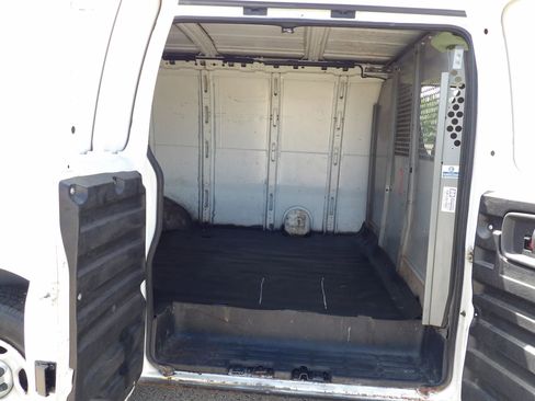 Used 2008 Chevrolet Express 1500 AWD image 6