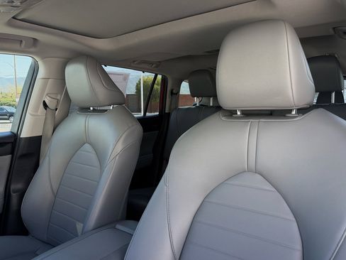 Used 2023 Toyota Highlander XLE FWD image 17