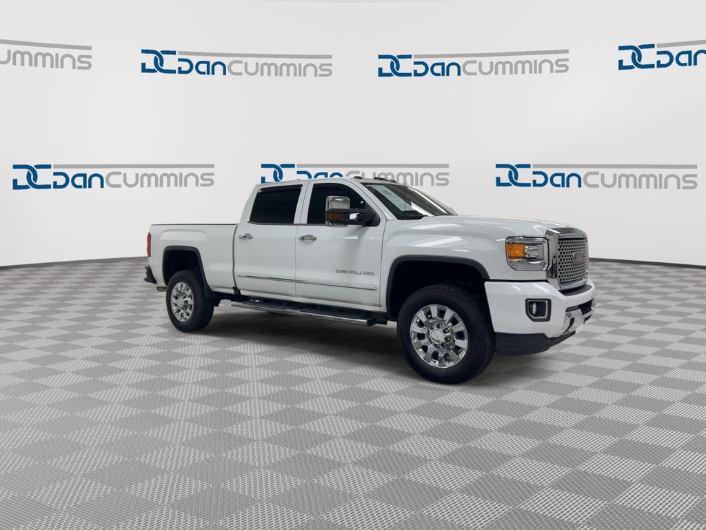 Used 2017 GMC Sierra 2500 Denali w/ Suspension Package, Off-Road AWD/4WD image 2