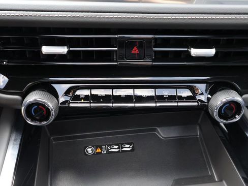 New 2025 Chevrolet Suburban Premier image 29