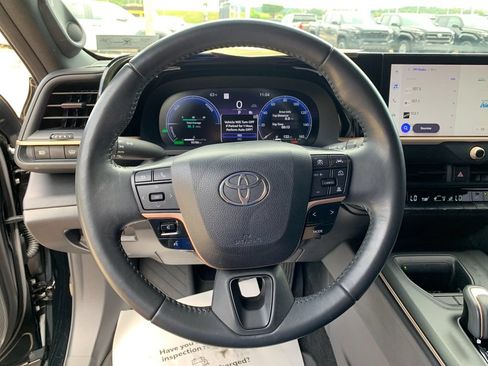 Used 2023 Toyota Crown AWD/4WD image 26