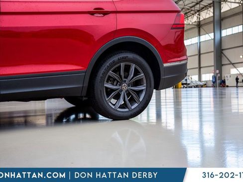 Used 2023 Volkswagen Tiguan SE image 37