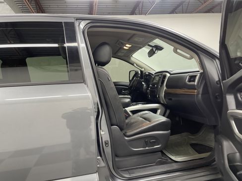 Used 2016 Nissan Titan SL image 25