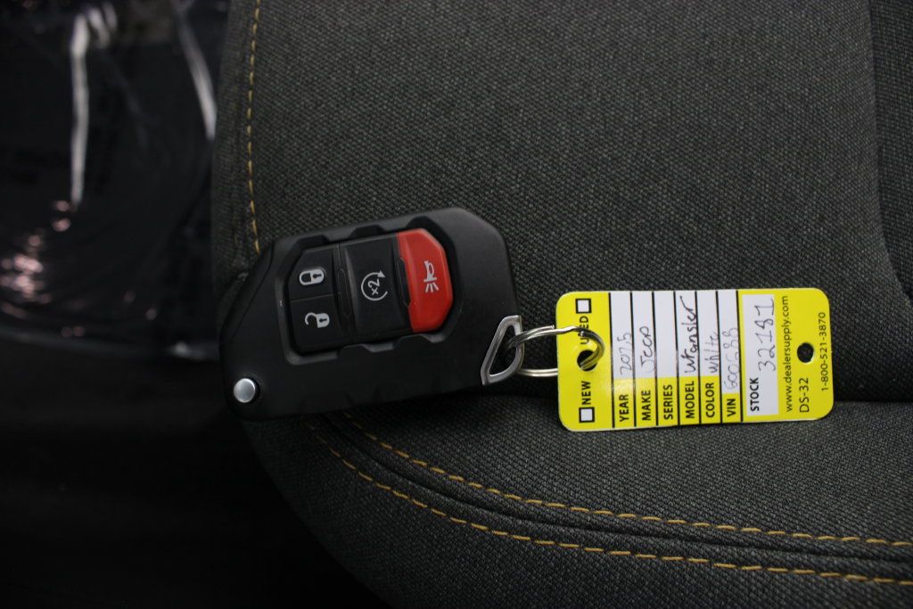 Used 2025 Jeep Wrangler Unlimited Sahara w/ Safety Group AWD/4WD image 7