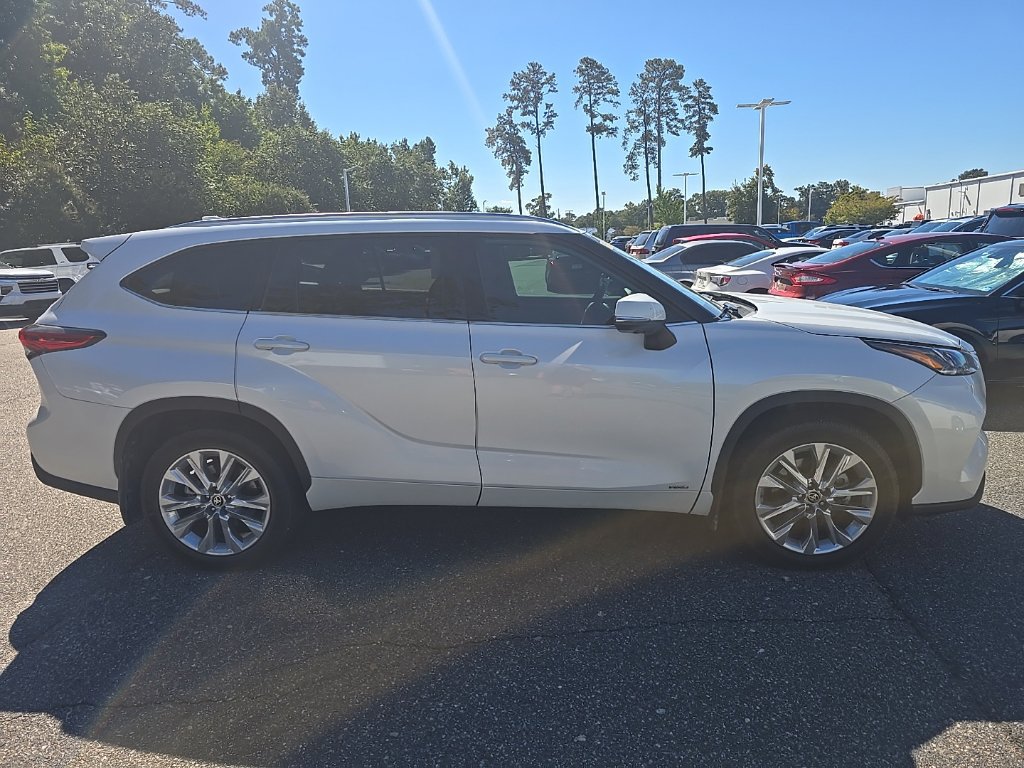 Used 2023 Toyota Highlander Limited AWD/4WD image 4