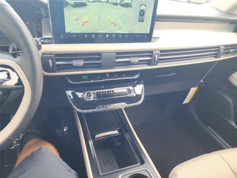 New 2026 Lincoln Corsair Premiere image 32