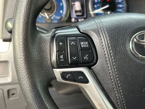 Used 2019 Toyota Sienna L FWD image 17
