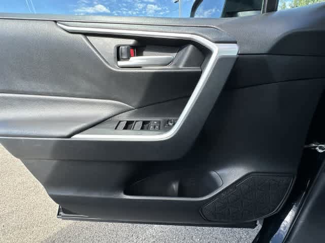 Used 2025 Toyota RAV4 XLE FWD image 16
