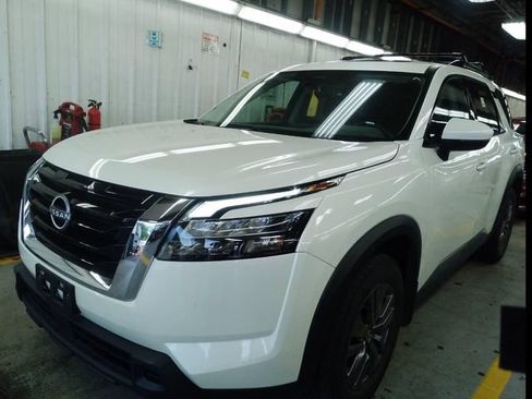 Certified 2023 Nissan Pathfinder SV w/ SV Premium Package AWD/4WD image 3