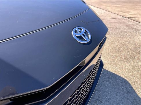 Used 2025 Toyota Camry SE image 26