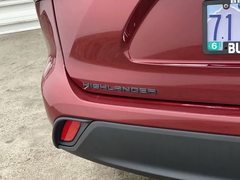 Used 2023 Toyota Highlander XLE image 10