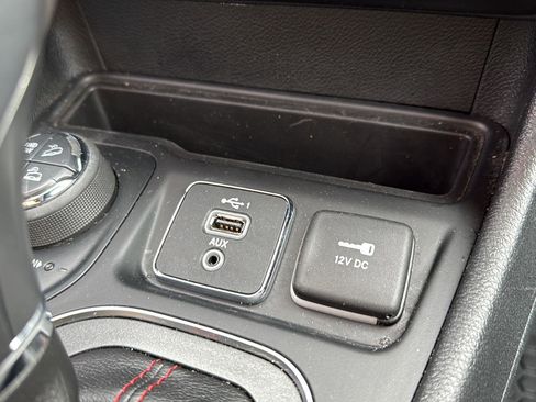 Used 2020 Jeep Cherokee Trailhawk w/ Cold Weather Group image 35