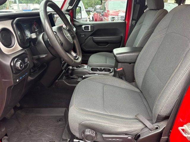 Used 2024 Jeep Wrangler Unlimited w/ Convenience Group AWD/4WD image 17