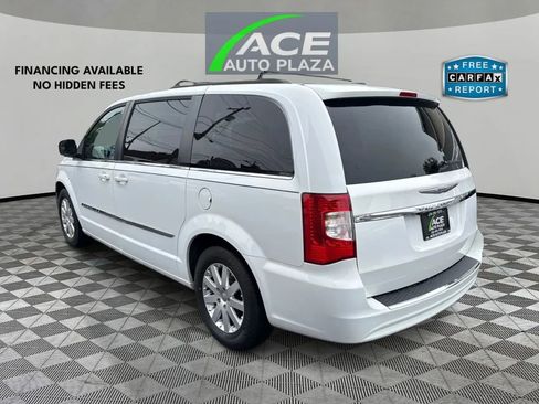 Used 2016 Chrysler Town & Country Touring FWD image 7