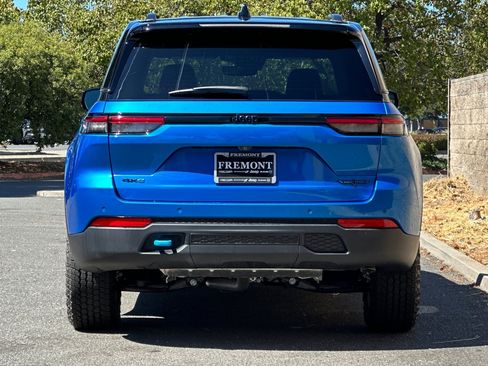 New 2023 Jeep Grand Cherokee Trailhawk w/ Advanced Protech Group II image 4
