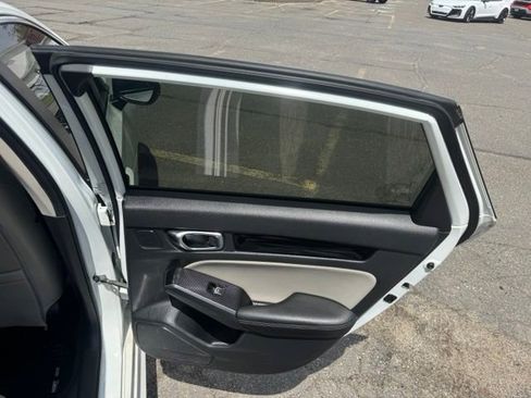 Used 2022 Honda Civic Touring image 8