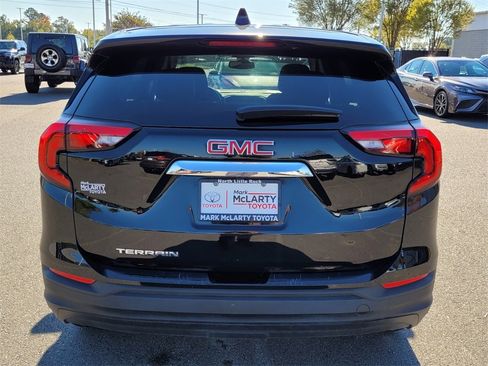 Used 2021 GMC Terrain SLE image 10