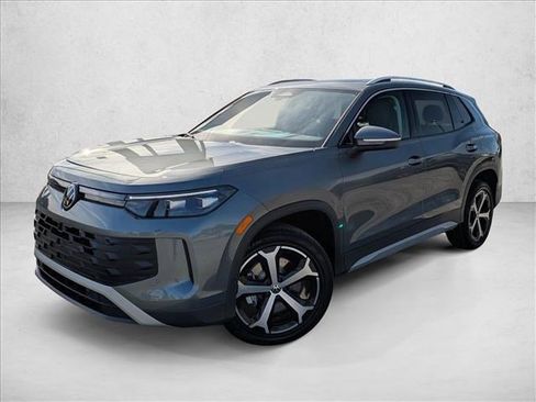 New 2026 Volkswagen Tiguan SE image 1