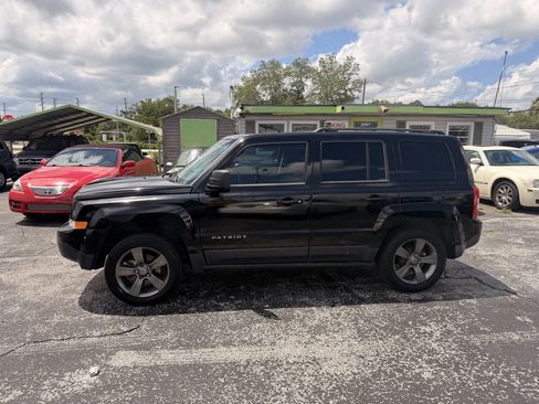 Used 2014 Jeep Patriot High Altitude FWD image 7