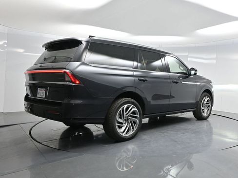 Used 2025 Lincoln Navigator Reserve AWD/4WD image 35