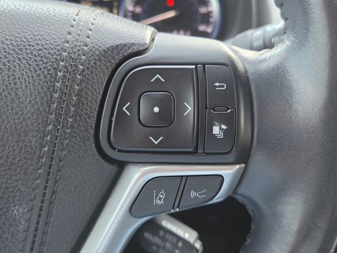 Used 2017 Toyota Highlander Limited FWD image 29