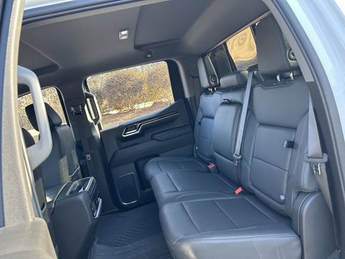 Used 2024 Chevrolet Silverado 1500 LT Trail Boss w/ Convenience Package II image 43