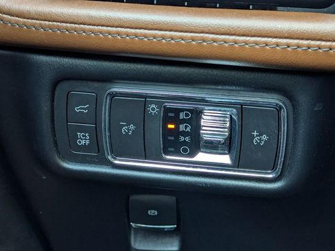 Used 2022 Lincoln Nautilus Reserve w/ Equipment Group 201A image 13