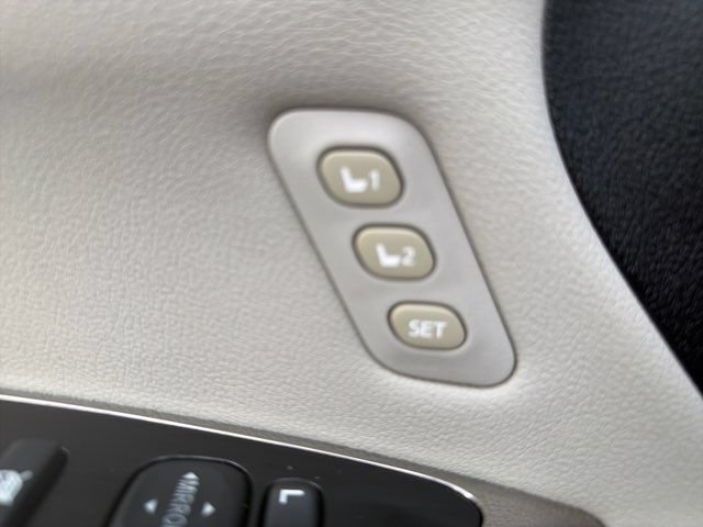 Used 2018 Toyota Avalon Limited FWD image 17