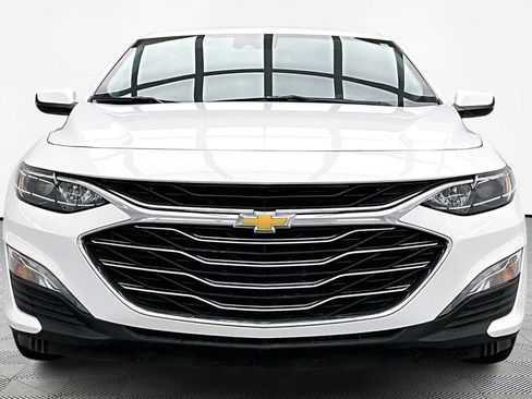 Used 2025 Chevrolet Malibu LT image 3