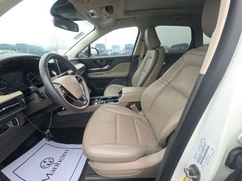 Used 2022 Lincoln Corsair AWD w/ Premium Package image 8