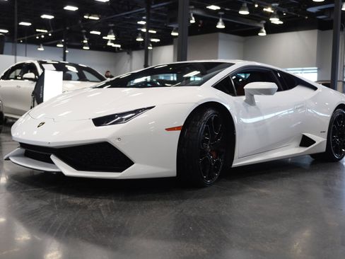 Used 2015 Lamborghini Huracan LP 610-4 image 3