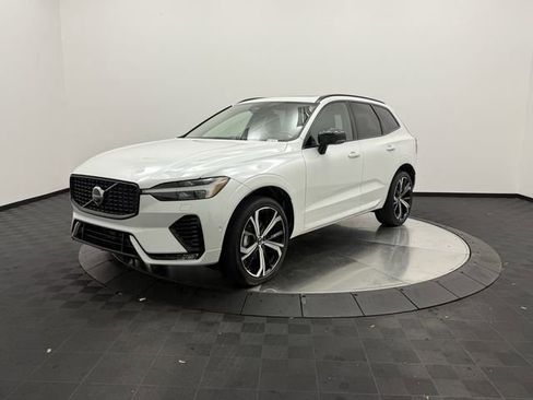 Certified 2023 Volvo XC60 B5 Ultimate w/ Climate Package image 3
