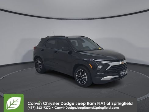 Used 2025 Chevrolet TrailBlazer LT w/ Convenience Package FWD image 3