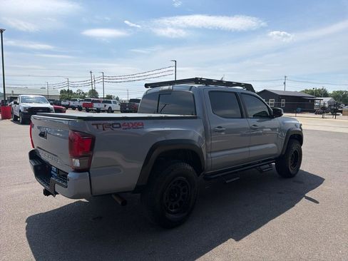 Used 2019 Toyota Tacoma TRD Off-Road AWD/4WD image 4