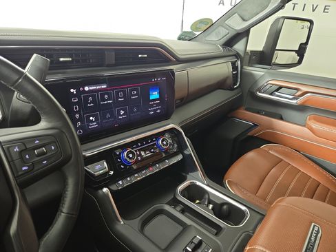 Used 2024 GMC Sierra 2500 Denali Ultimate image 25