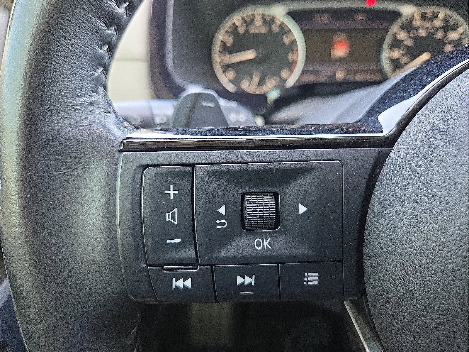 Used 2022 Nissan Pathfinder SL FWD image 20