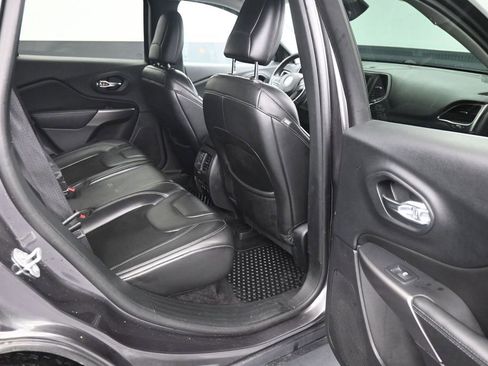 Used 2019 Jeep Cherokee Latitude Plus w/ Comfort/Convenience Group AWD/4WD image 12
