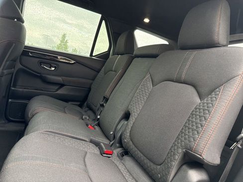Used 2025 Honda Pilot Sport image 13